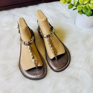 Bernardo Tristan T Strap Metallic Bronze Beaded Thong Block Heel Sandals Size 8